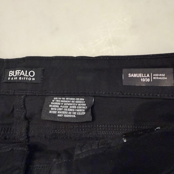 Buffalo David Bitton Women’s Long Shorts, Size 10 X 14” inseam, Black - Picture 4 of 4